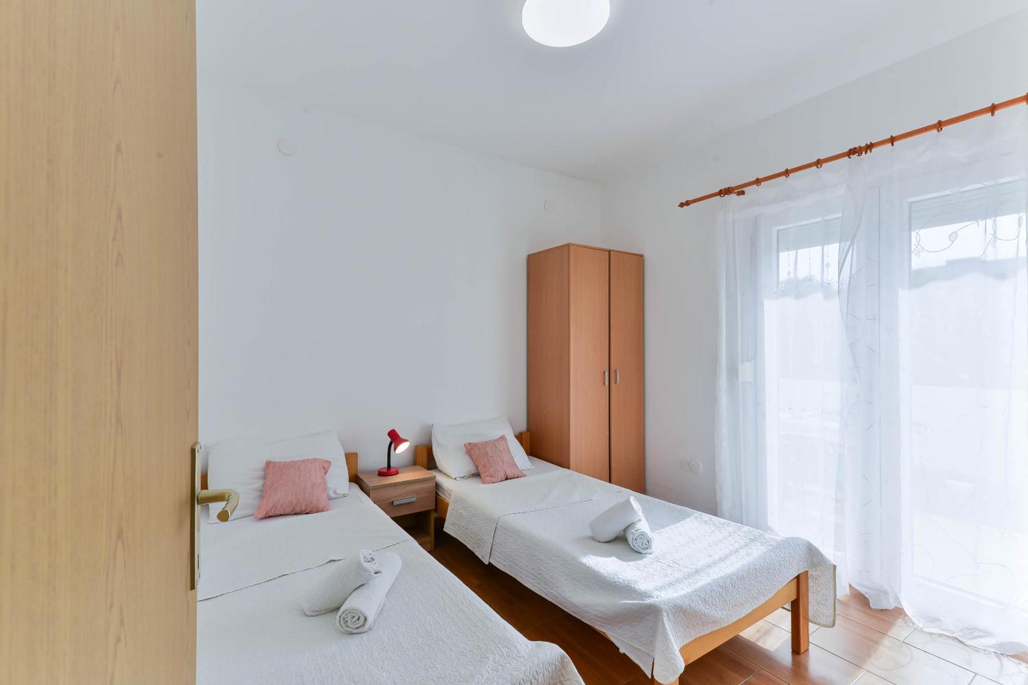 Apartments Citrus Turanj Buitenkant foto
