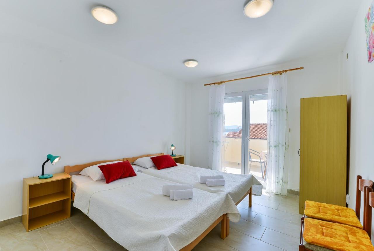 Apartments Citrus Turanj Buitenkant foto