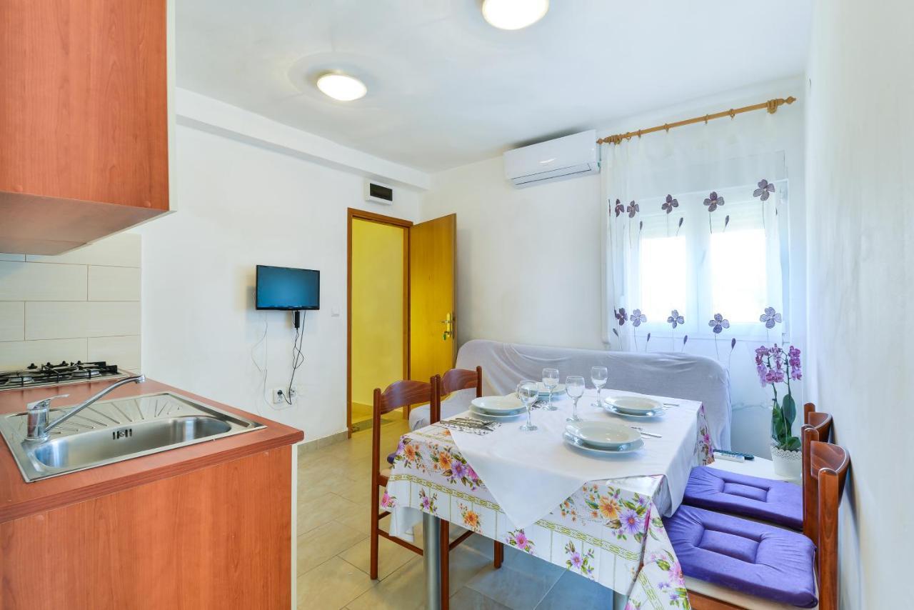 Apartments Citrus Turanj Buitenkant foto