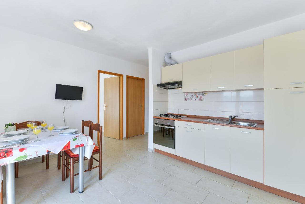 Apartments Citrus Turanj Buitenkant foto