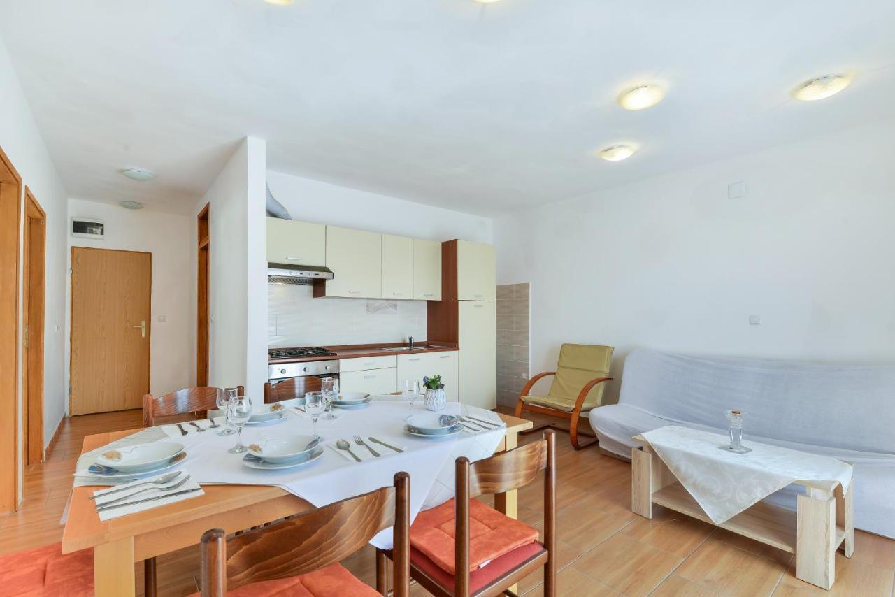 Apartments Citrus Turanj Buitenkant foto