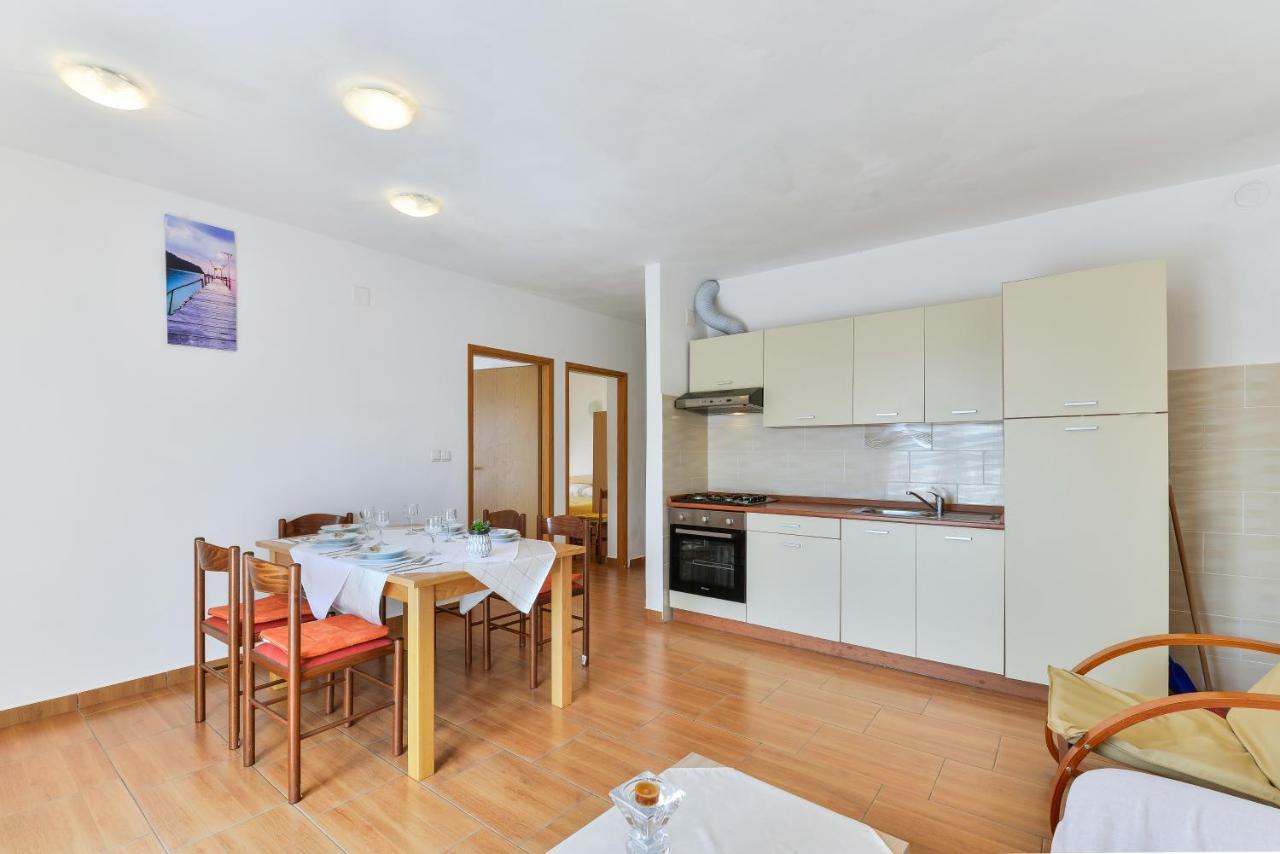 Apartments Citrus Turanj Buitenkant foto