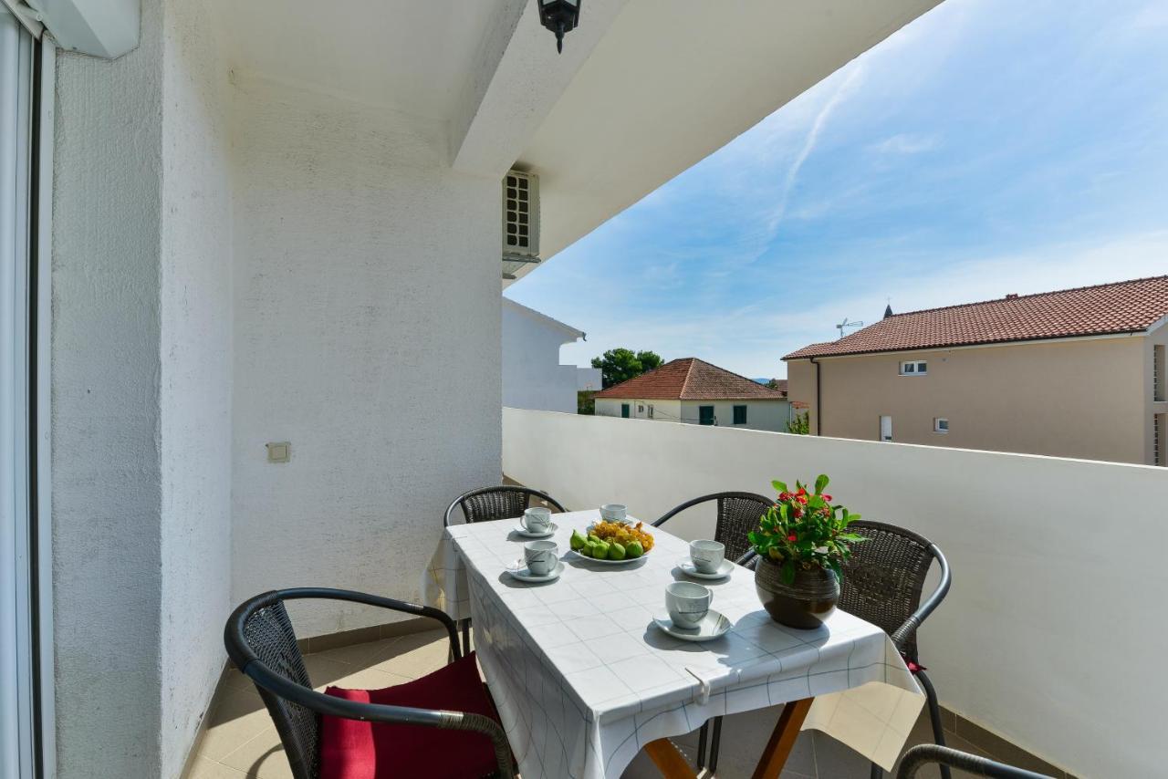 Apartments Citrus Turanj Buitenkant foto