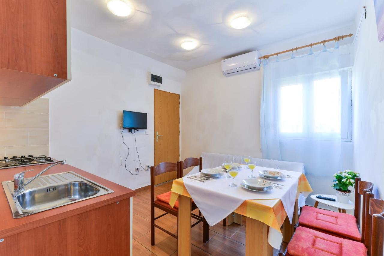 Apartments Citrus Turanj Buitenkant foto